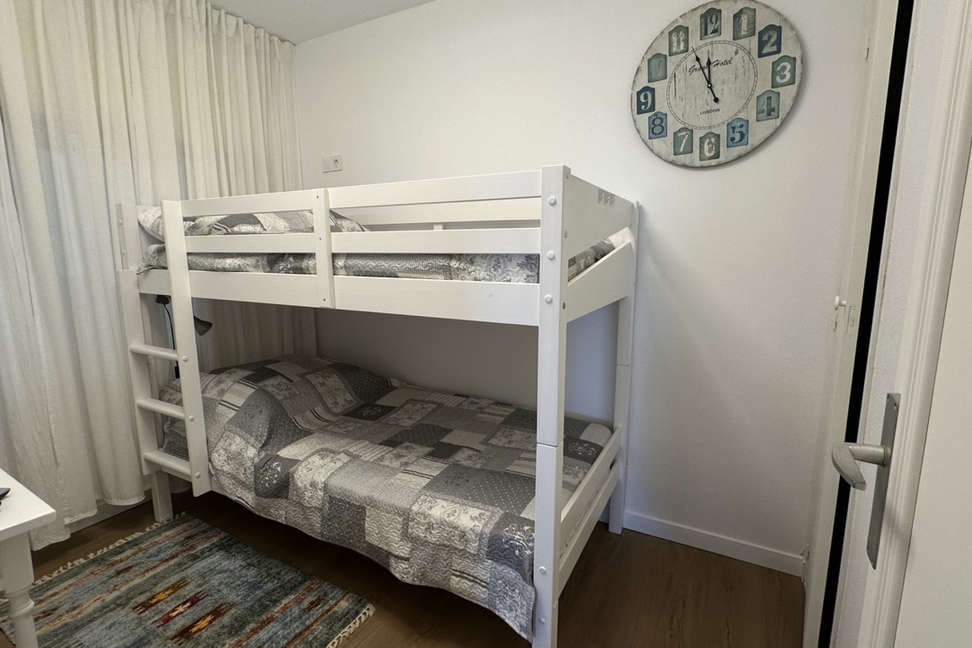 Resale - Apartment / Flat * - Torrevieja *