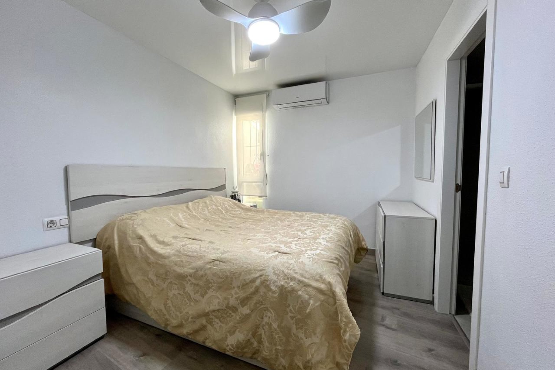 Resale - Apartment / Flat * - Torrevieja *