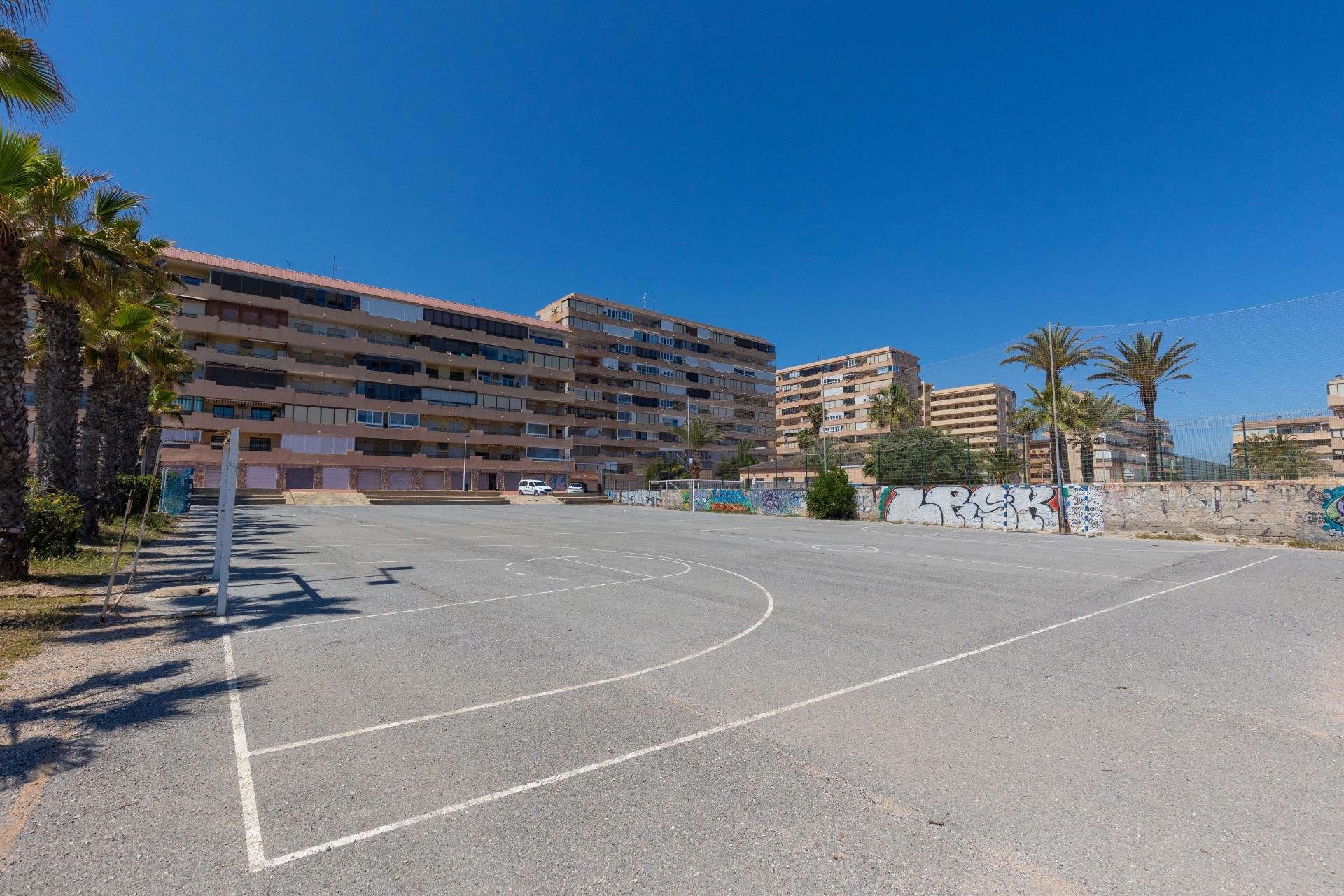 Resale - Apartment / Flat * - Torrevieja *