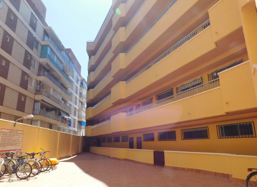 Resale - Apartment / Flat * - Torrevieja *