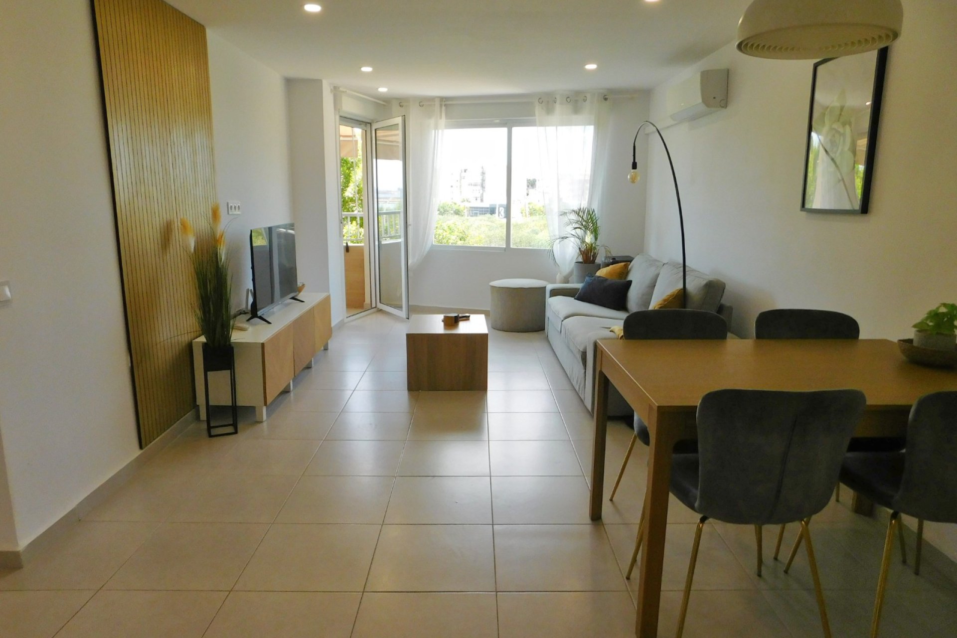 Resale - Apartment / Flat * - Torrevieja *
