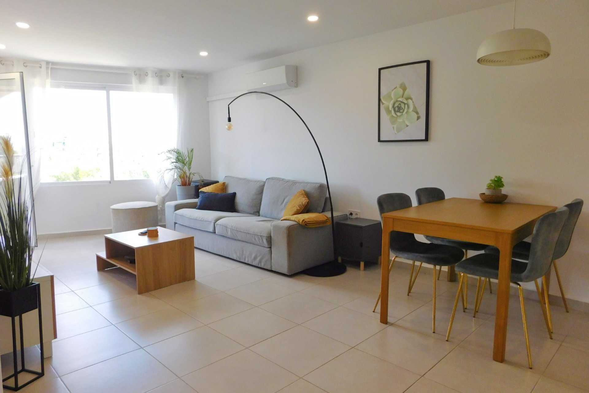 Resale - Apartment / Flat * - Torrevieja *