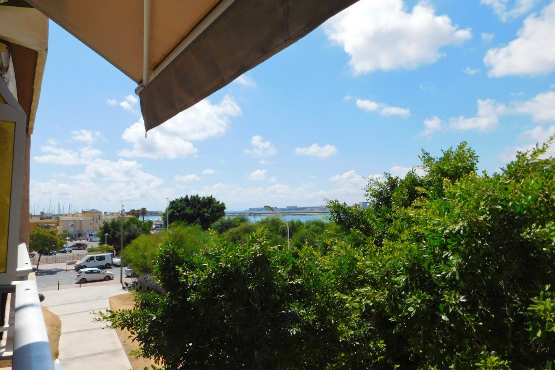 Resale - Apartment / Flat * - Torrevieja *