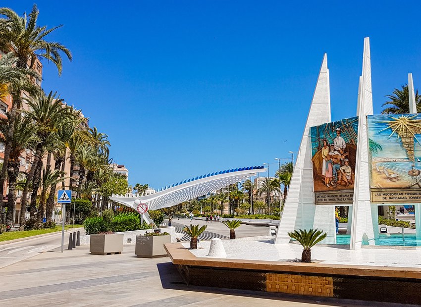 Resale - Apartment / Flat * - Torrevieja *