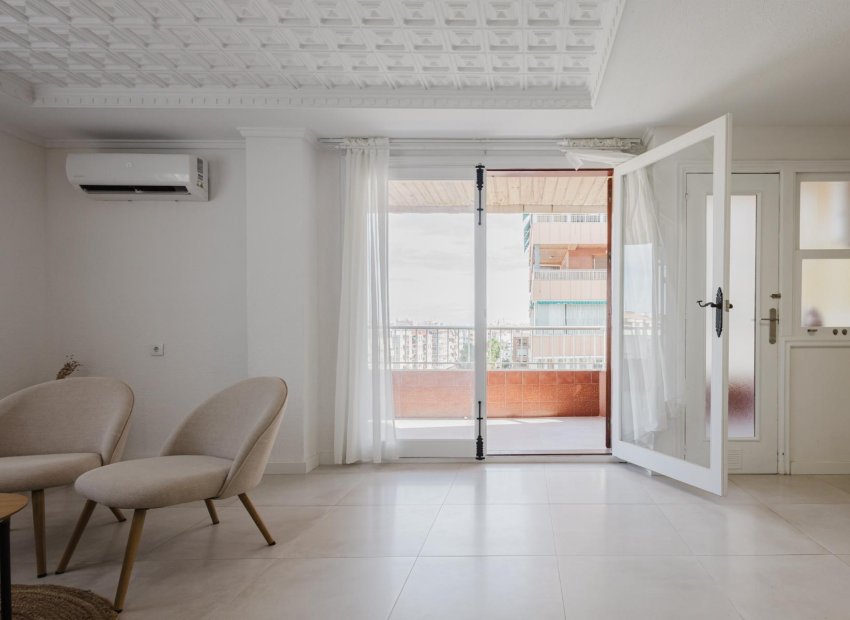 Resale - Apartment / Flat * - Torrevieja *