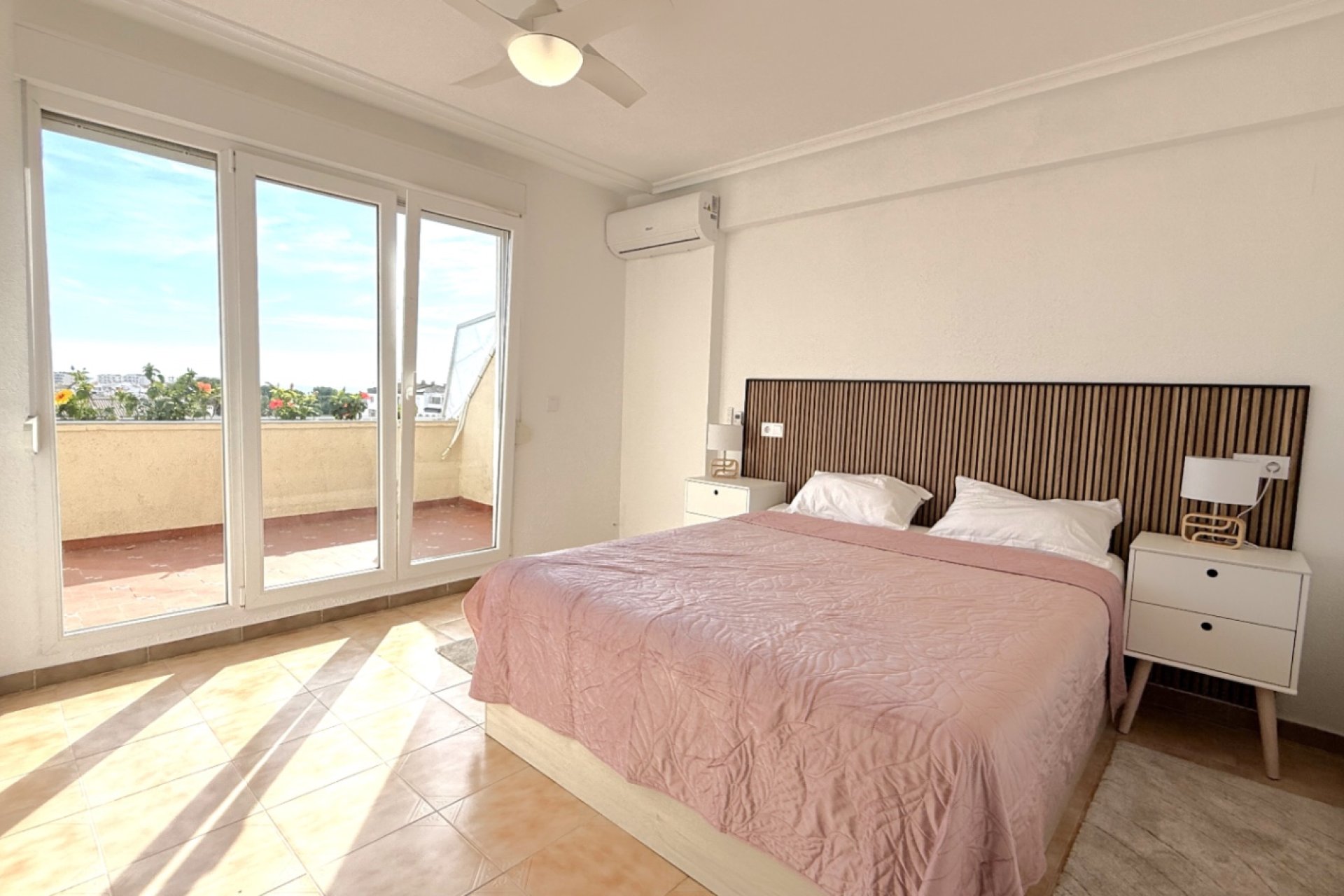 Resale - Apartment / Flat * - Torrevieja *