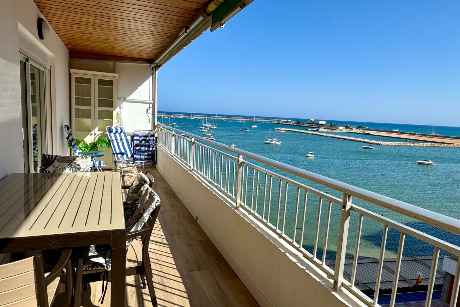 Resale - Apartment / Flat * - Torrevieja *