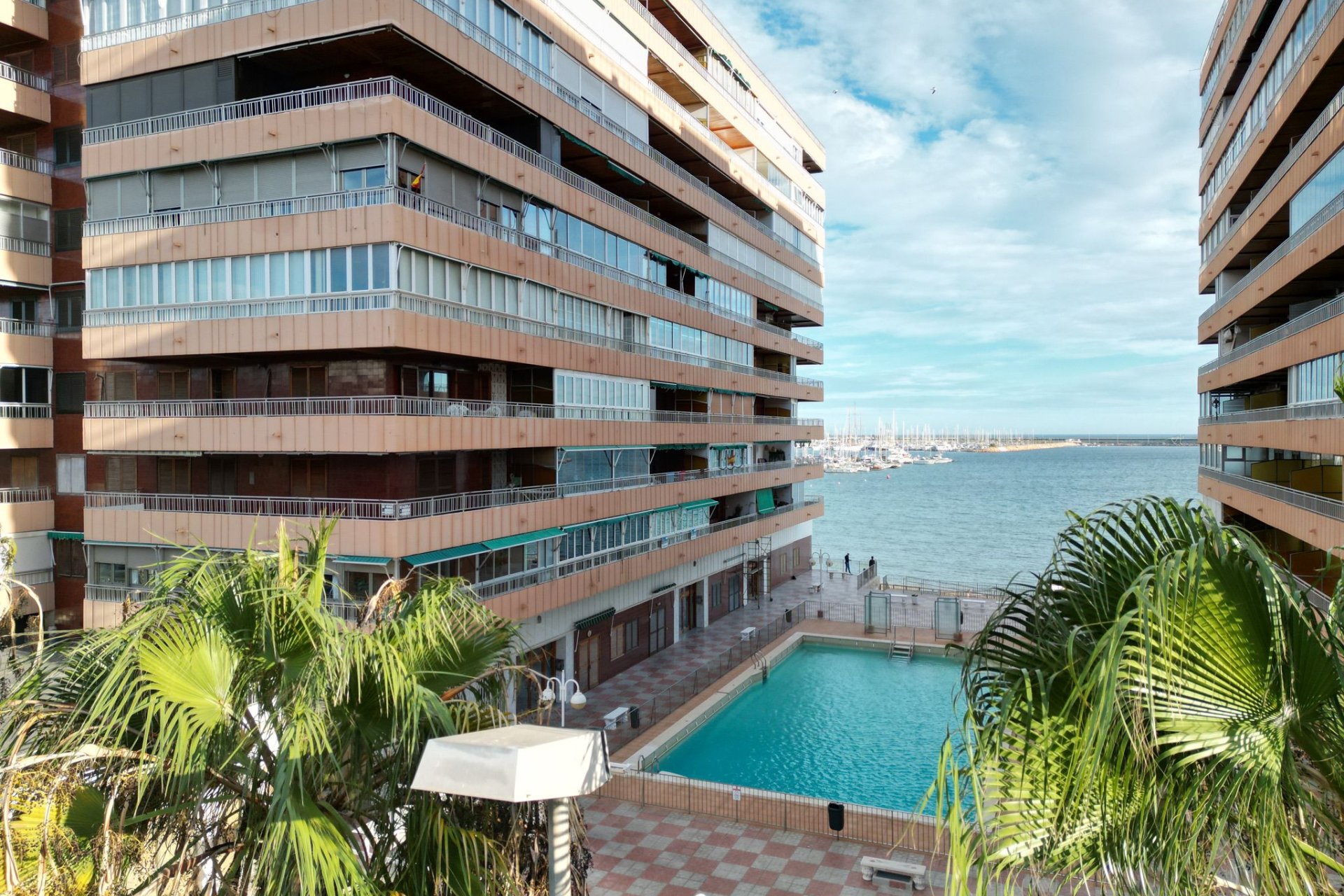 Resale - Apartment / Flat * - Torrevieja *