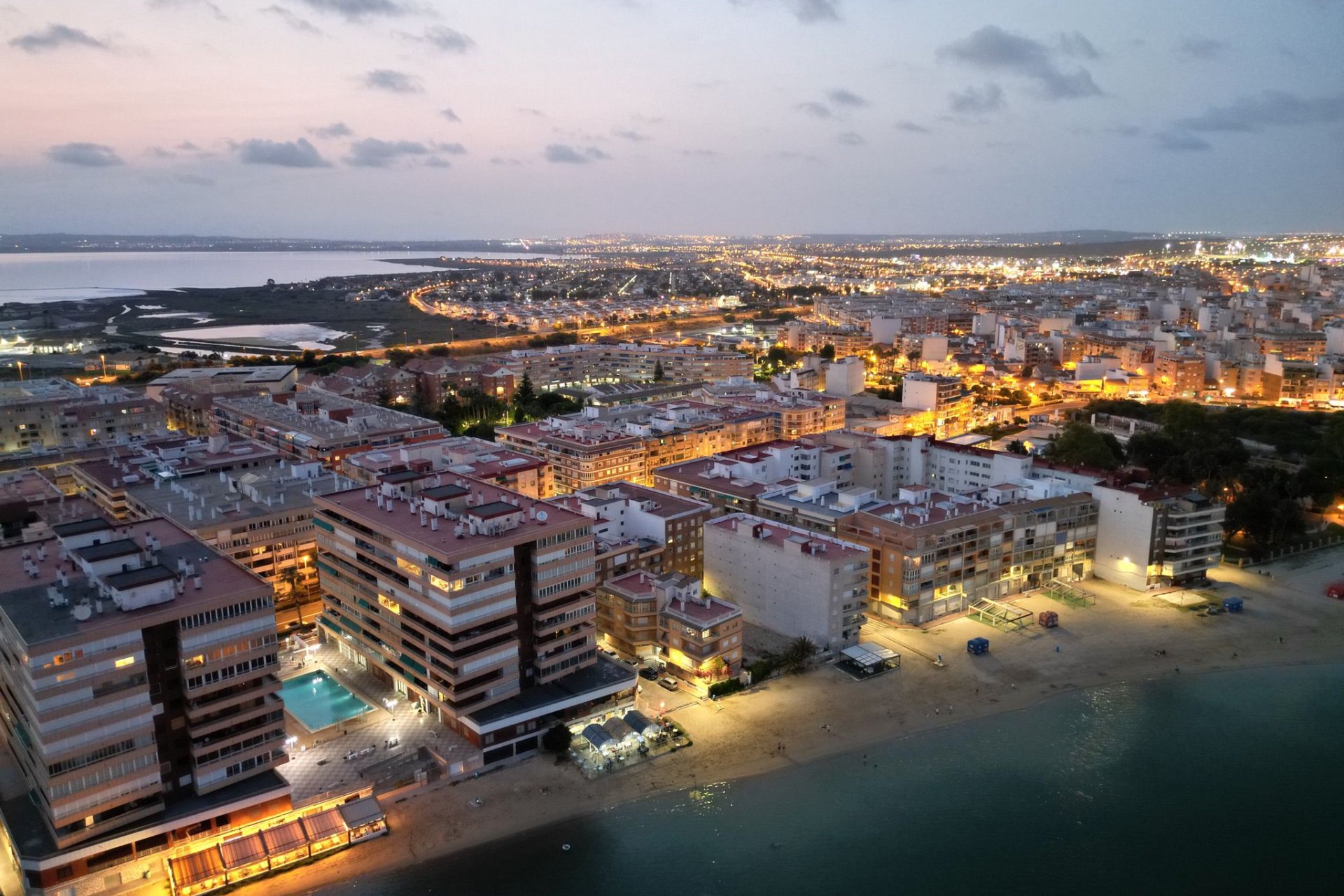 Resale - Apartment / Flat * - Torrevieja *