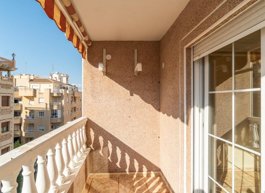 Resale - Apartment / Flat * - Torrevieja *