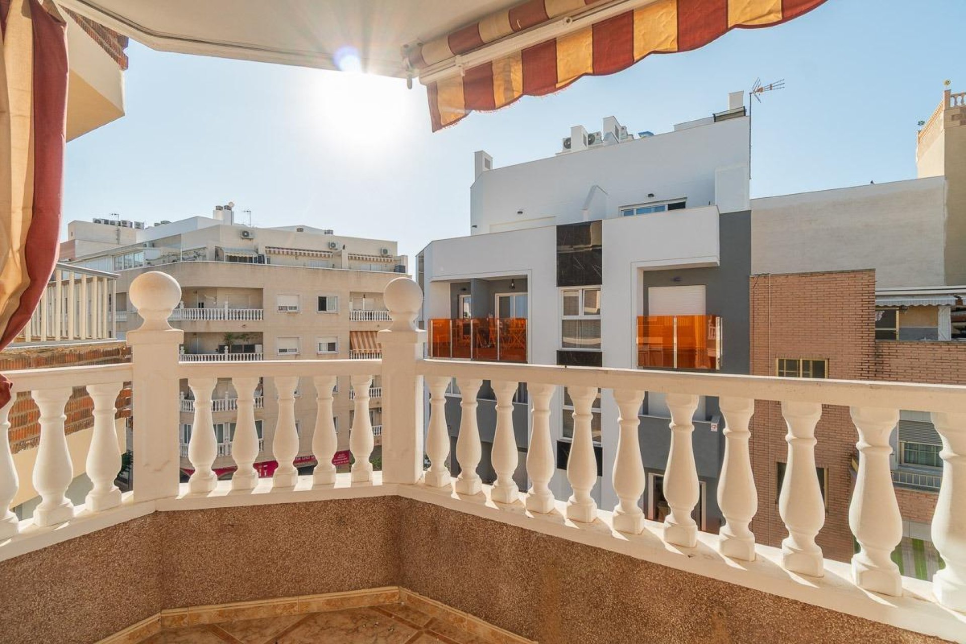 Resale - Apartment / Flat * - Torrevieja *