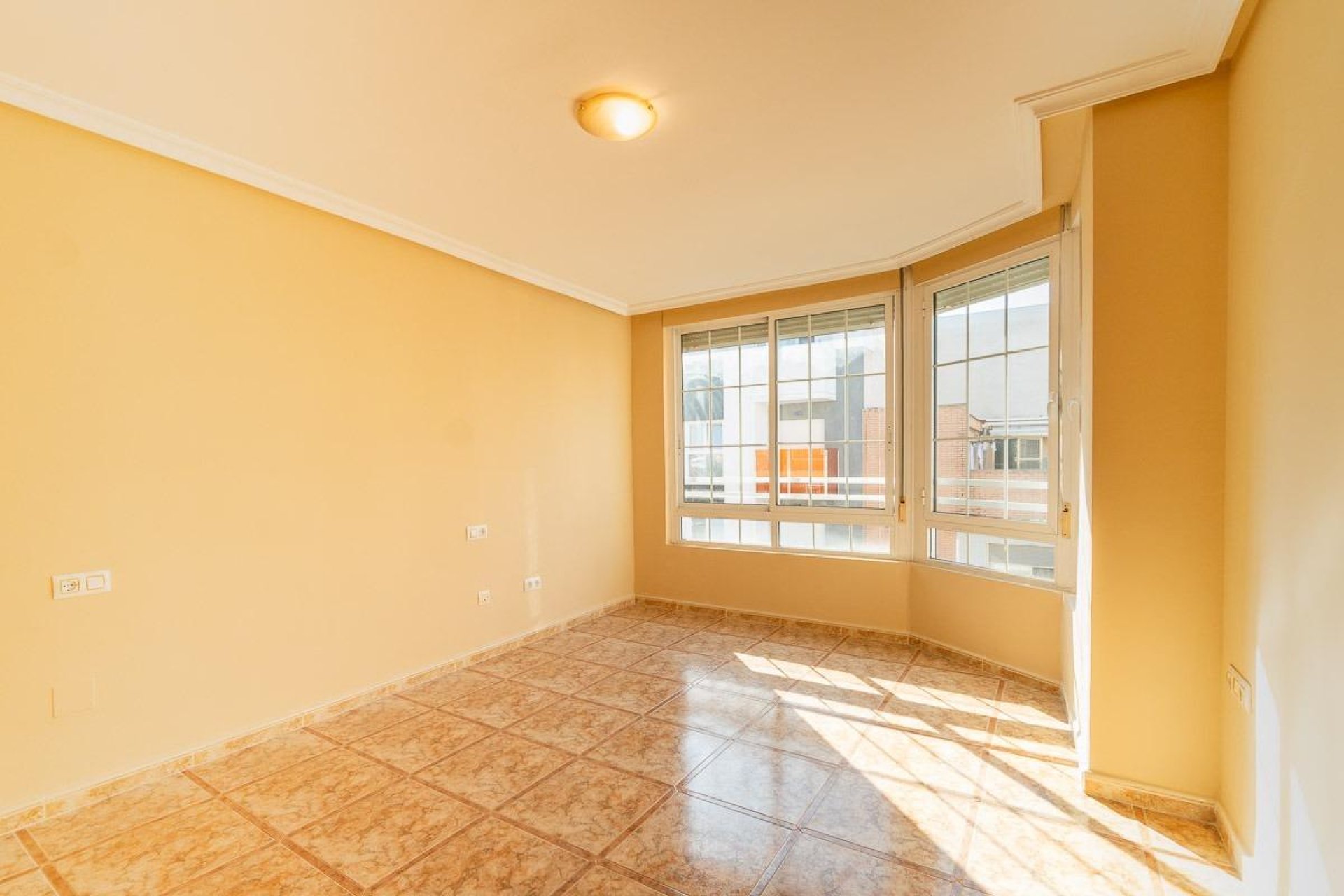 Resale - Apartment / Flat * - Torrevieja *