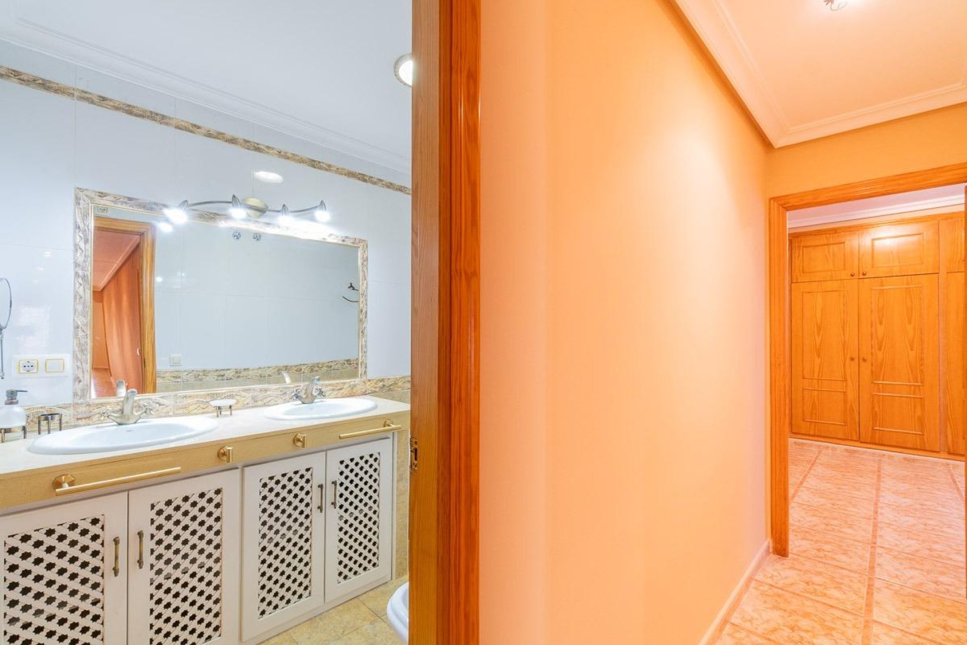 Resale - Apartment / Flat * - Torrevieja *