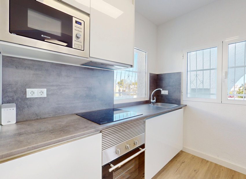 Resale - Apartment / Flat * - Torrevieja *