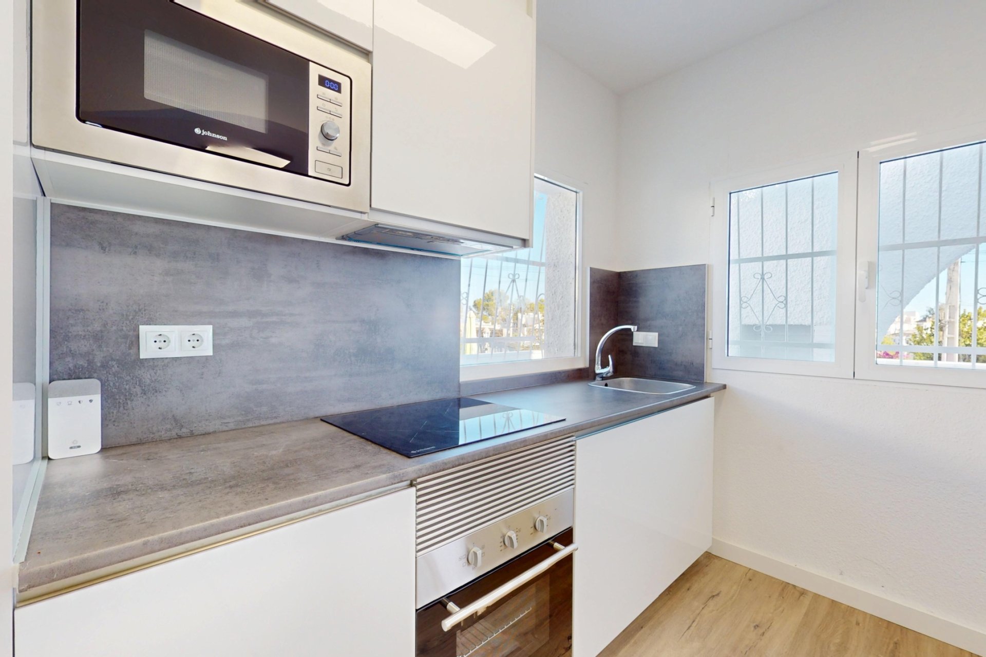 Resale - Apartment / Flat * - Torrevieja *