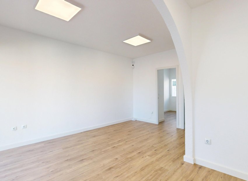 Resale - Apartment / Flat * - Torrevieja *