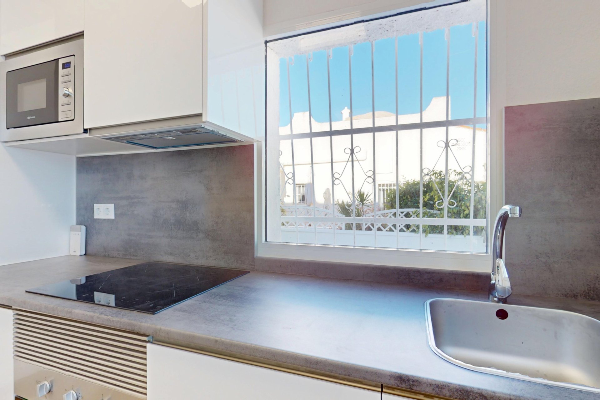 Resale - Apartment / Flat * - Torrevieja *