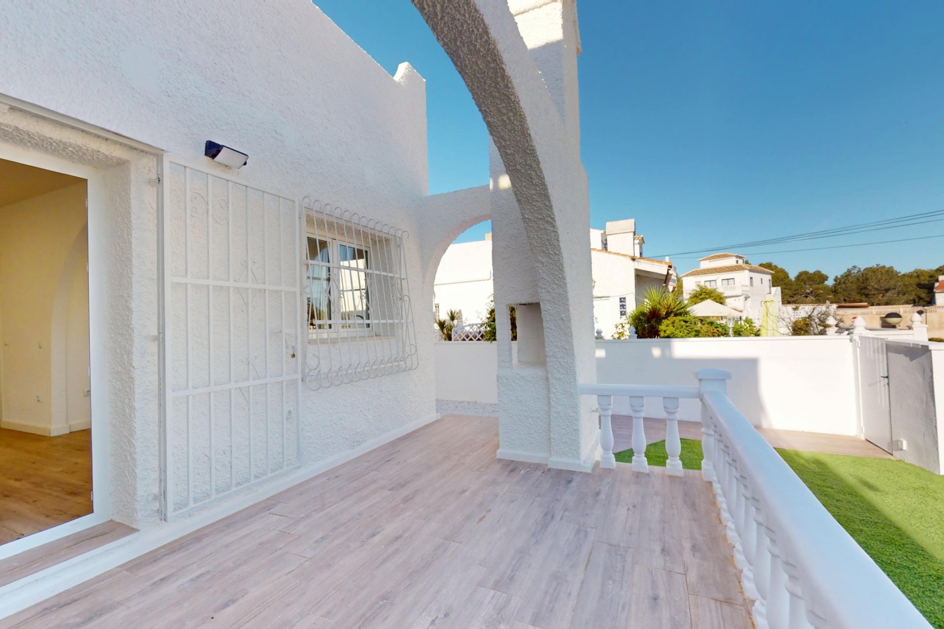 Resale - Apartment / Flat * - Torrevieja *