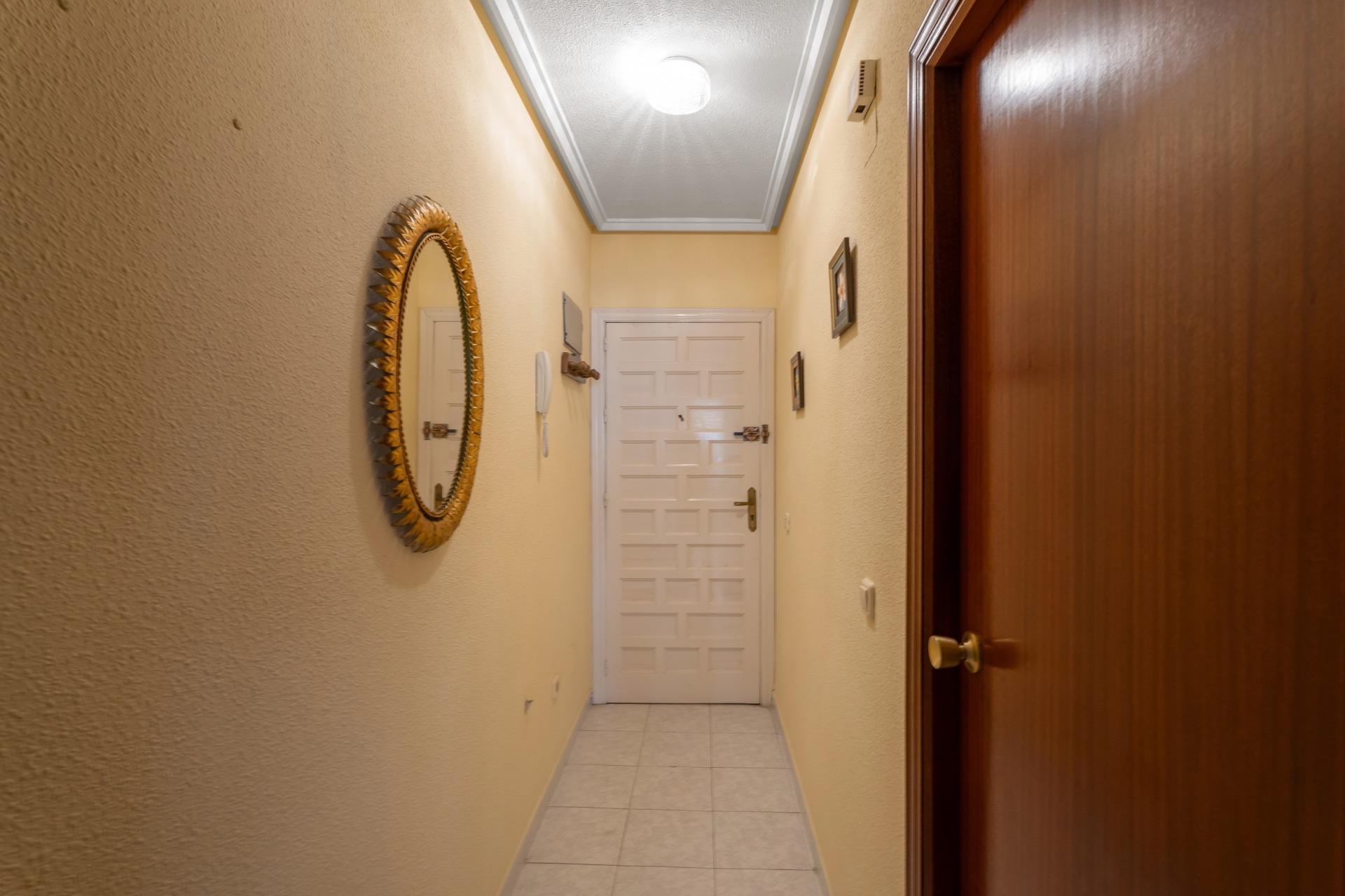 Resale - Apartment / Flat * - Torrevieja *