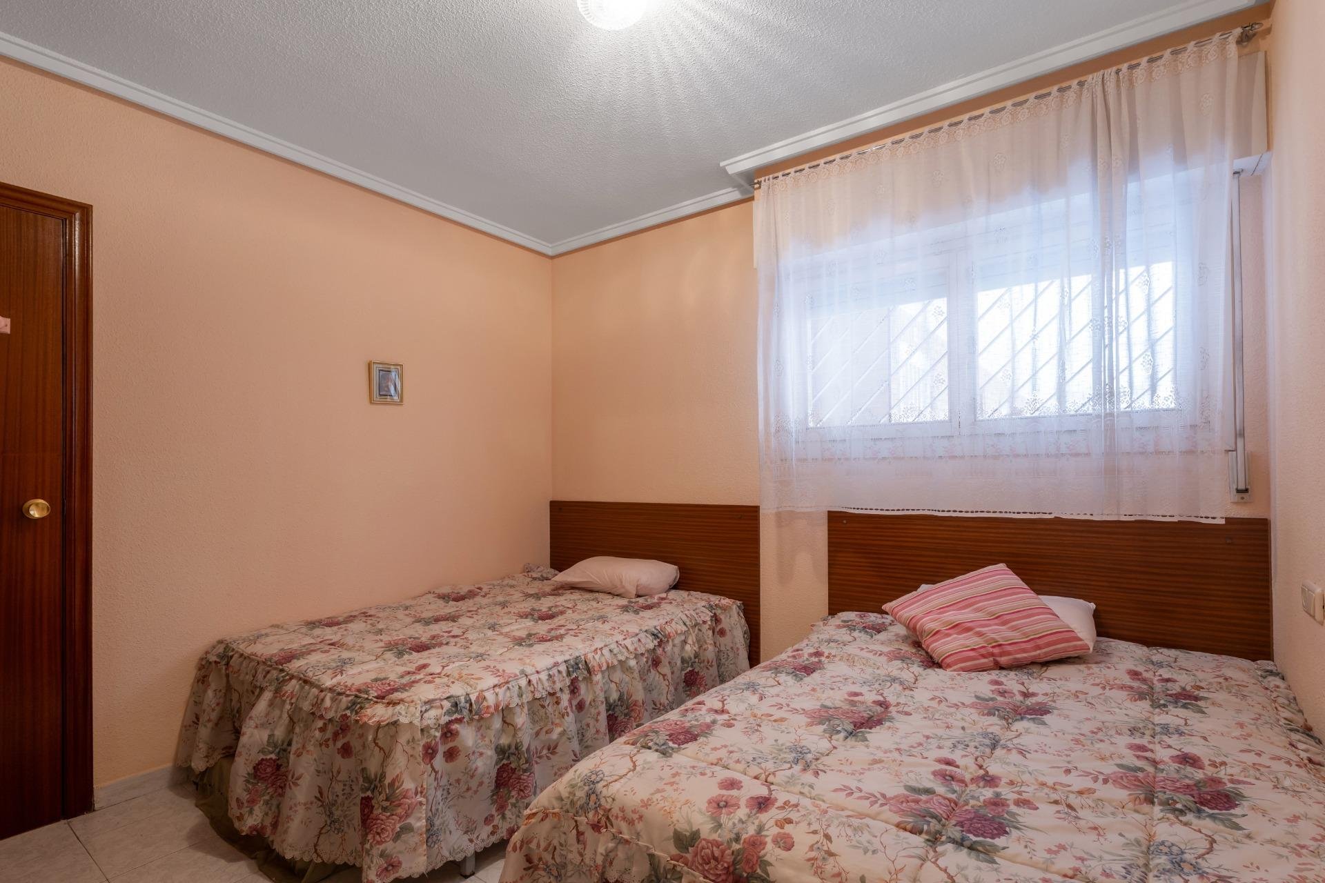 Resale - Apartment / Flat * - Torrevieja *