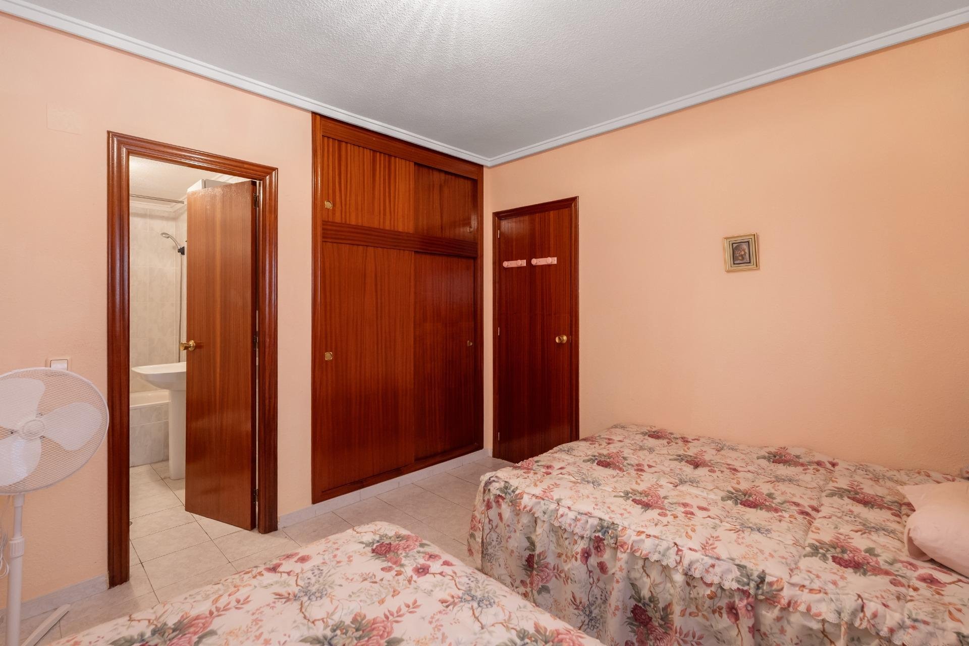 Resale - Apartment / Flat * - Torrevieja *