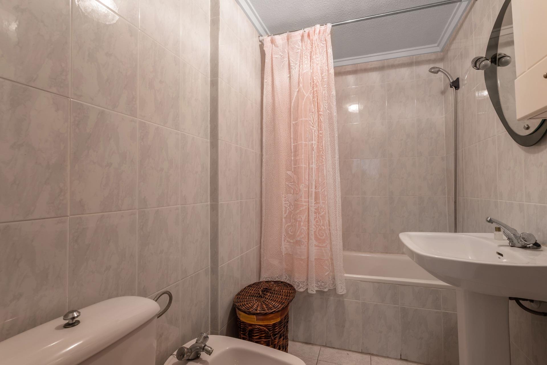 Resale - Apartment / Flat * - Torrevieja *