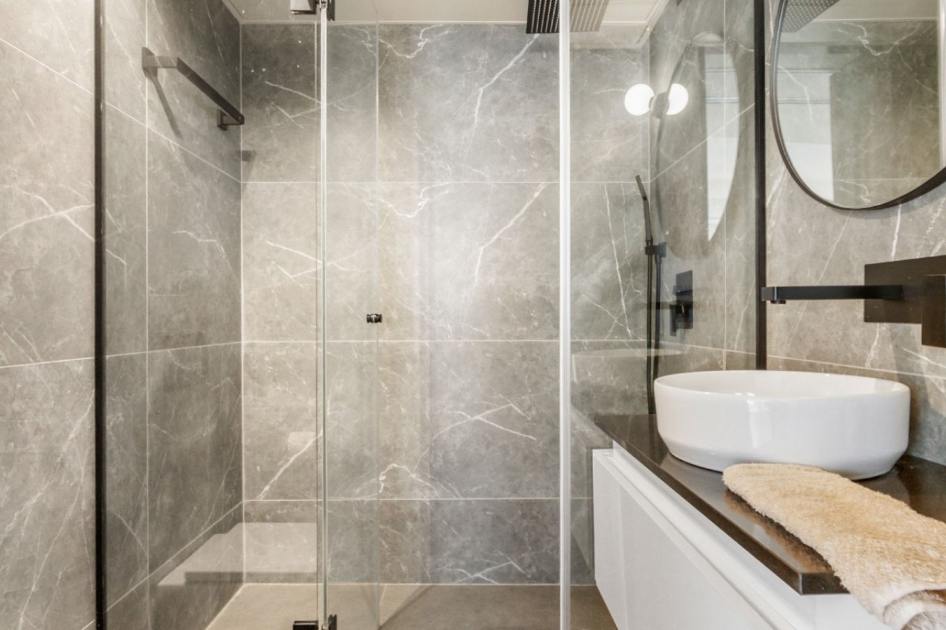 Resale - Apartment / Flat * - Torrevieja *