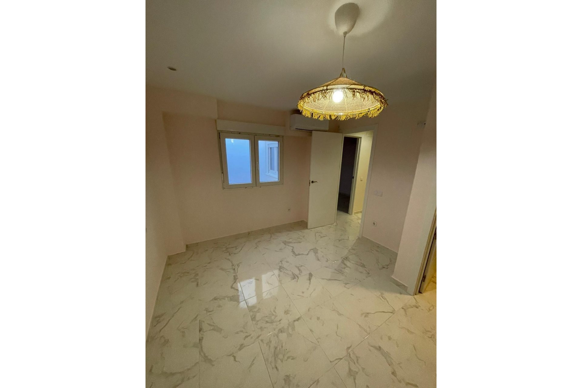 Resale - Apartment / Flat * - Torrevieja *