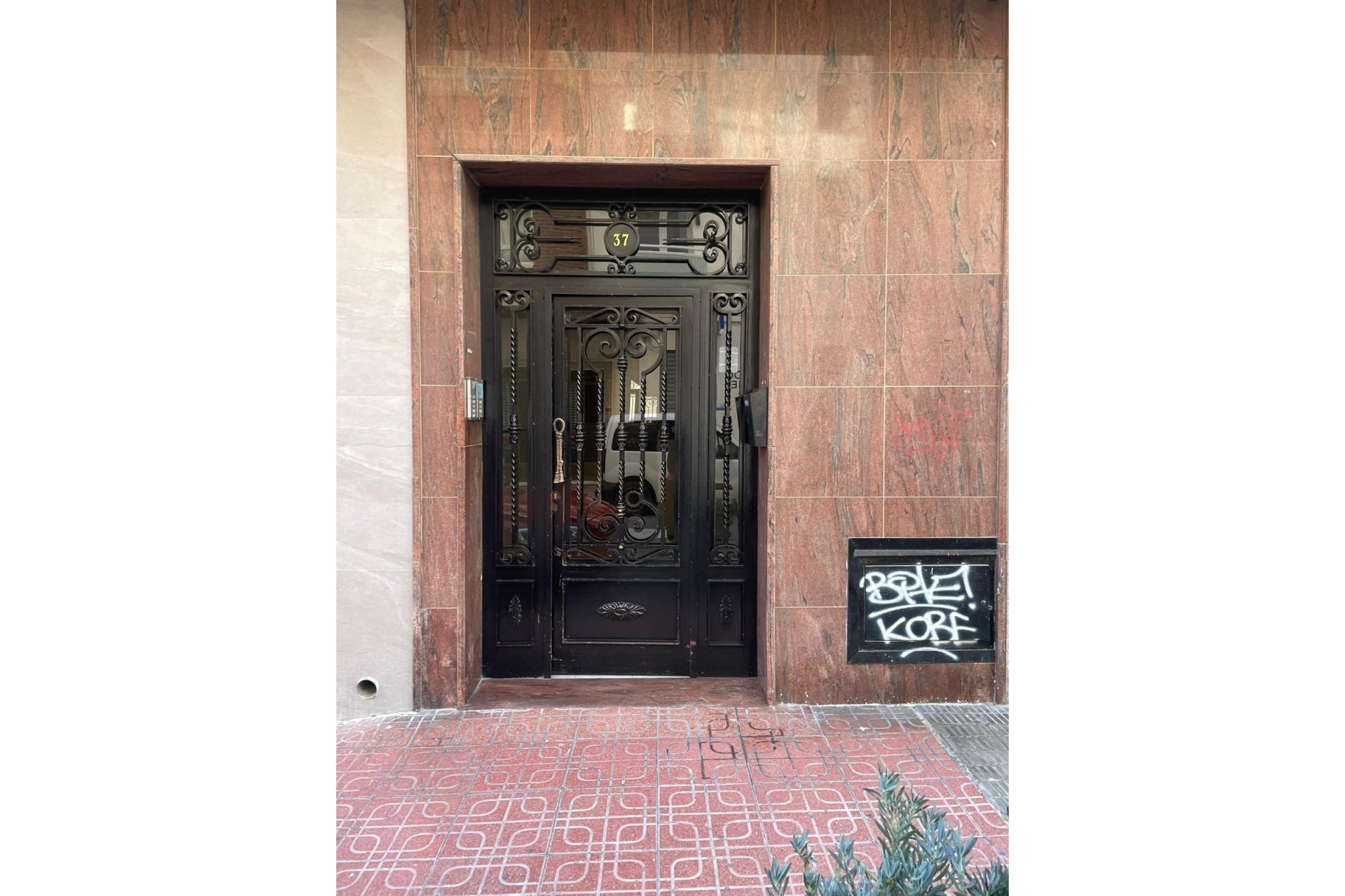 Resale - Apartment / Flat * - Torrevieja *