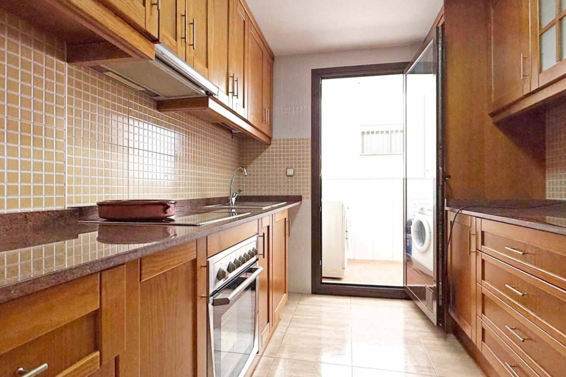 Resale - Apartment / Flat * - Torrevieja *
