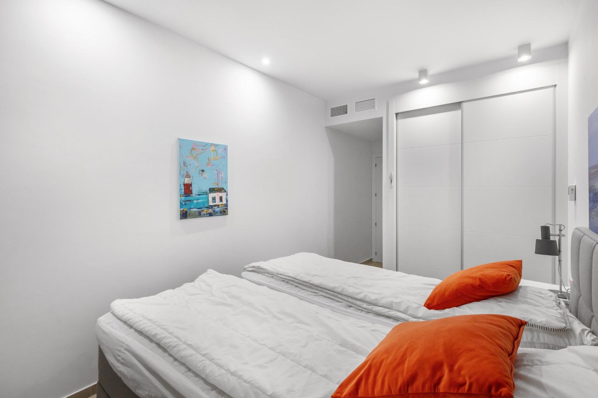 Resale - Apartment / Flat * - Torrevieja *