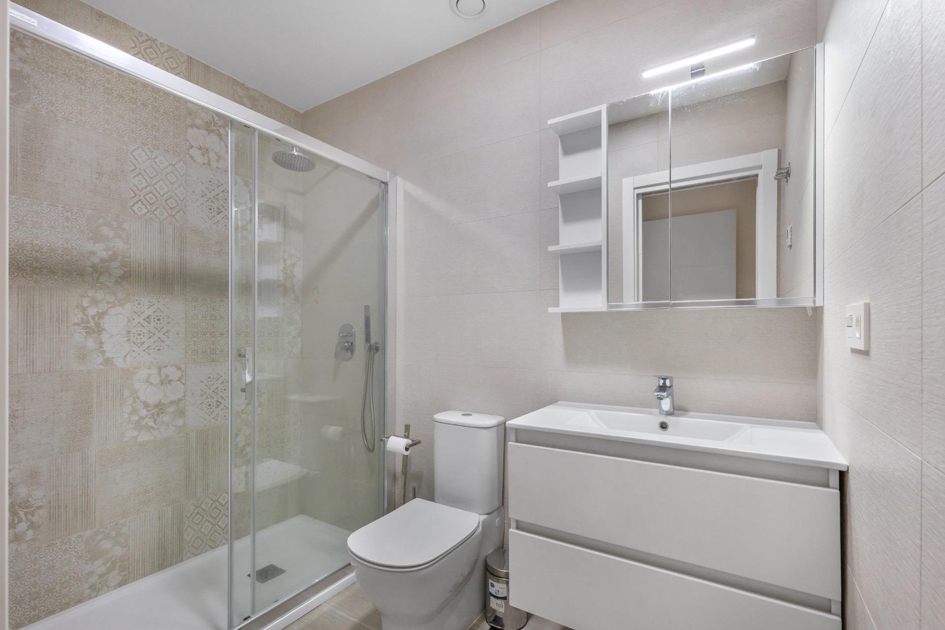 Resale - Apartment / Flat * - Torrevieja *