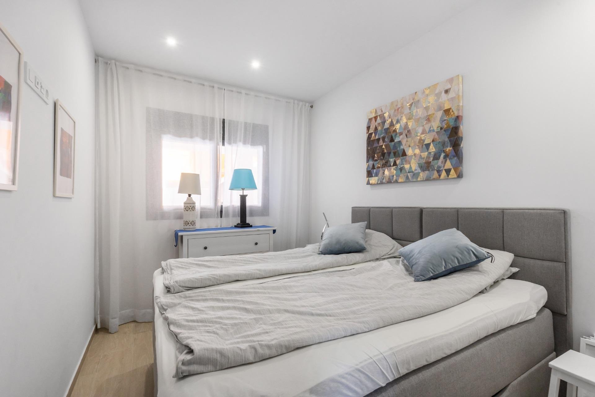 Resale - Apartment / Flat * - Torrevieja *