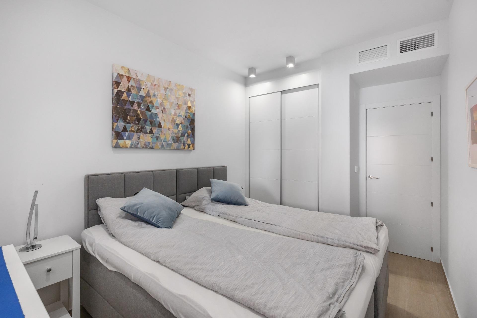 Resale - Apartment / Flat * - Torrevieja *