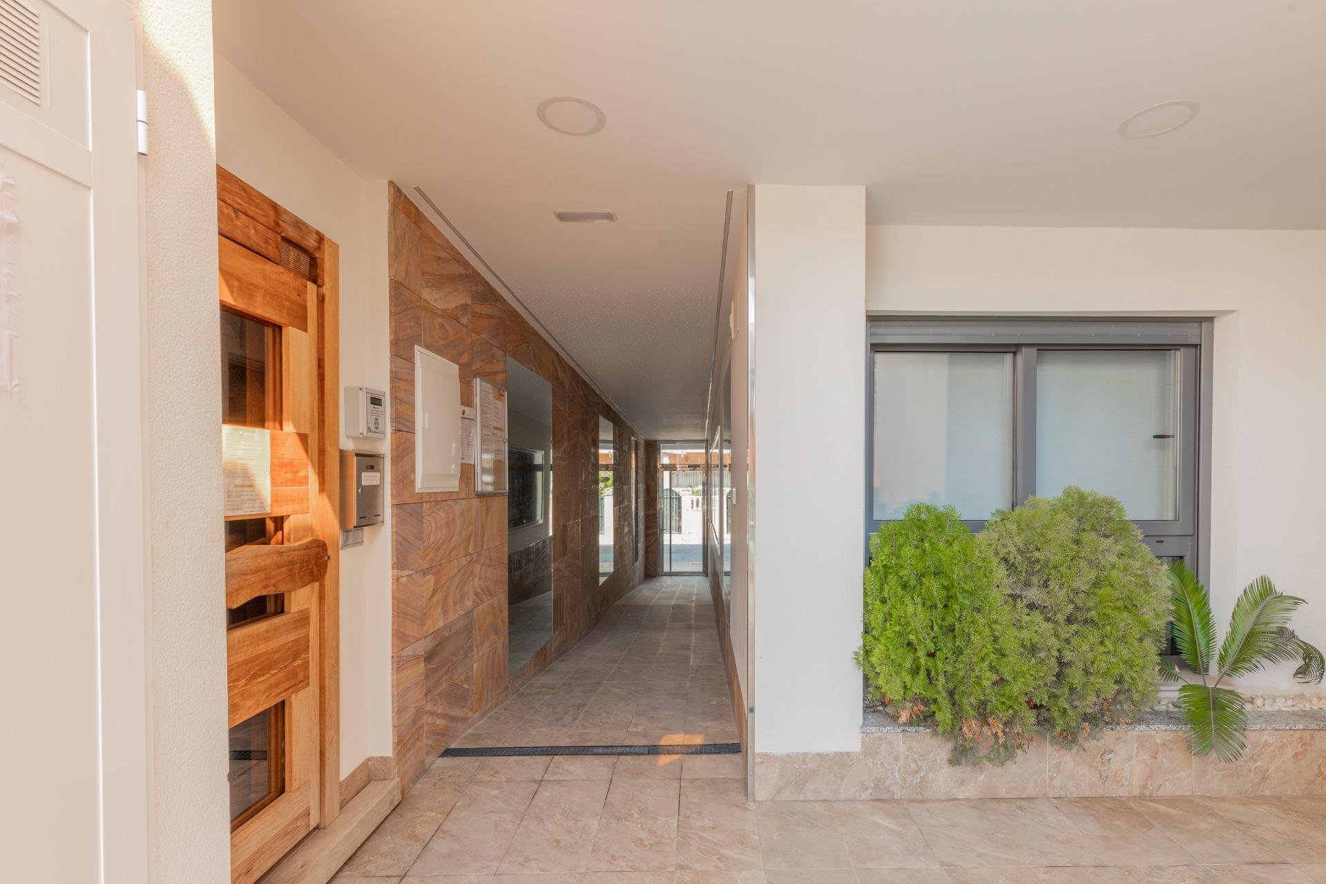 Resale - Apartment / Flat * - Torrevieja *