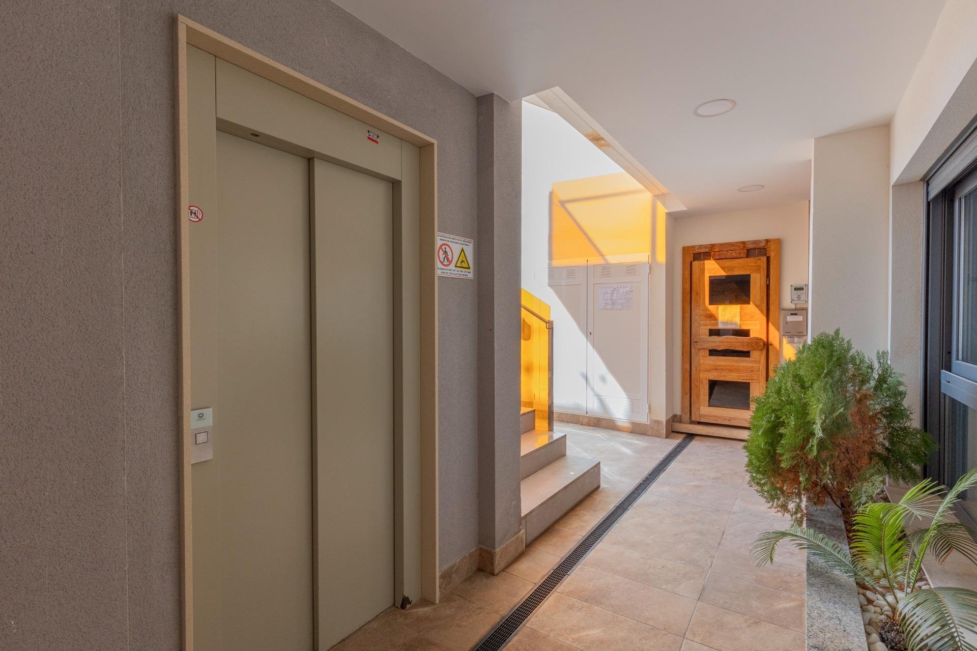 Resale - Apartment / Flat * - Torrevieja *