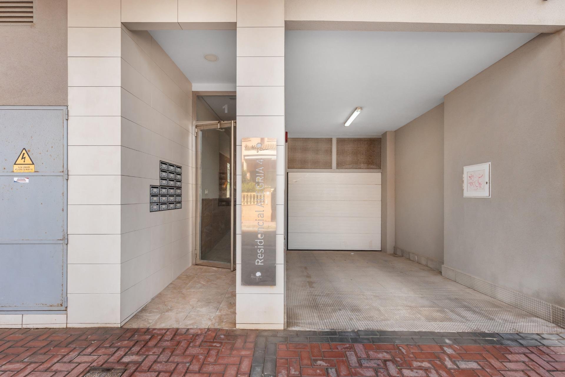 Resale - Apartment / Flat * - Torrevieja *