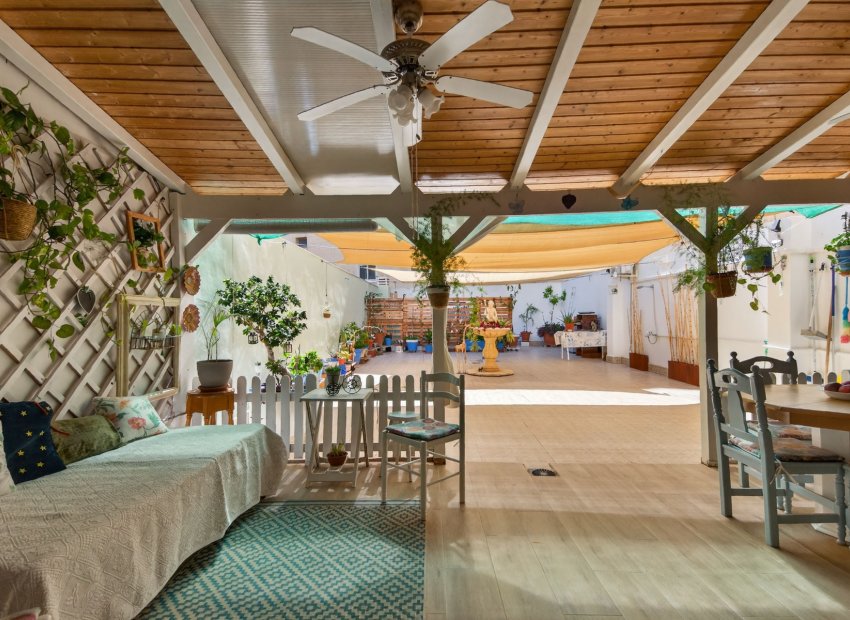 Resale - Apartment / Flat * - Torrevieja *