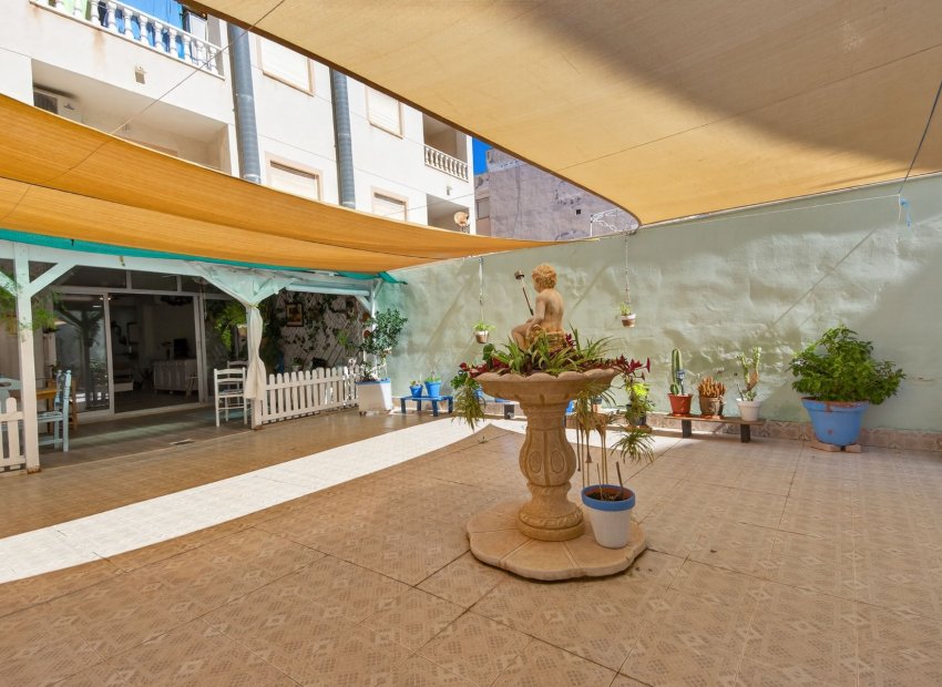 Resale - Apartment / Flat * - Torrevieja *