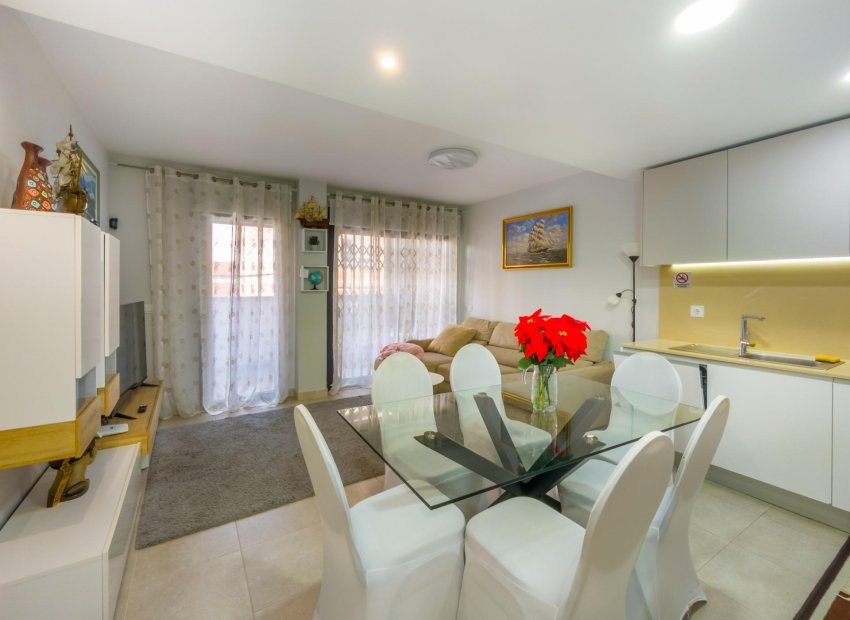 Resale - Apartment / Flat * - Torrevieja *