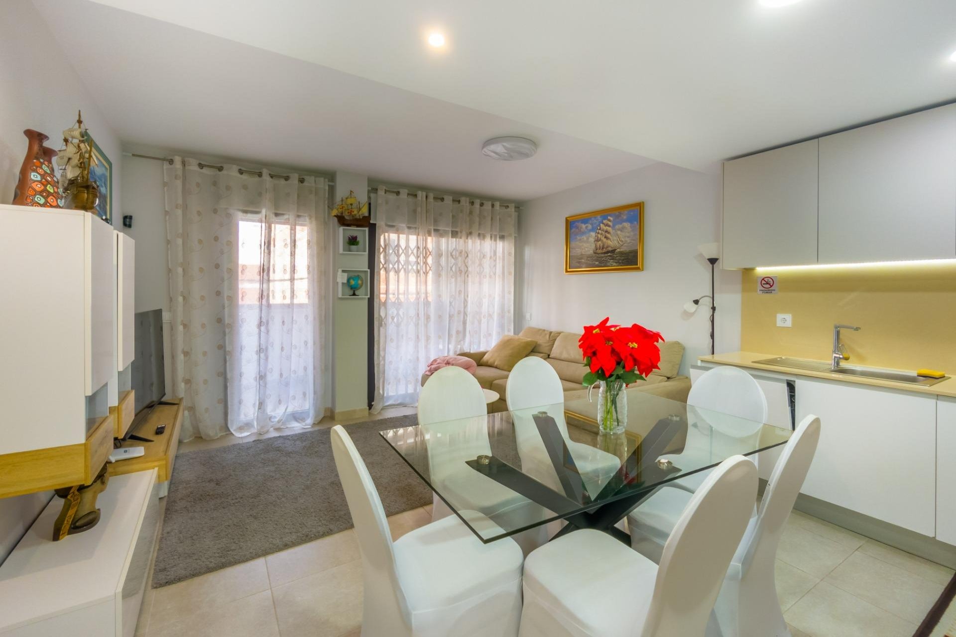 Resale - Apartment / Flat * - Torrevieja *