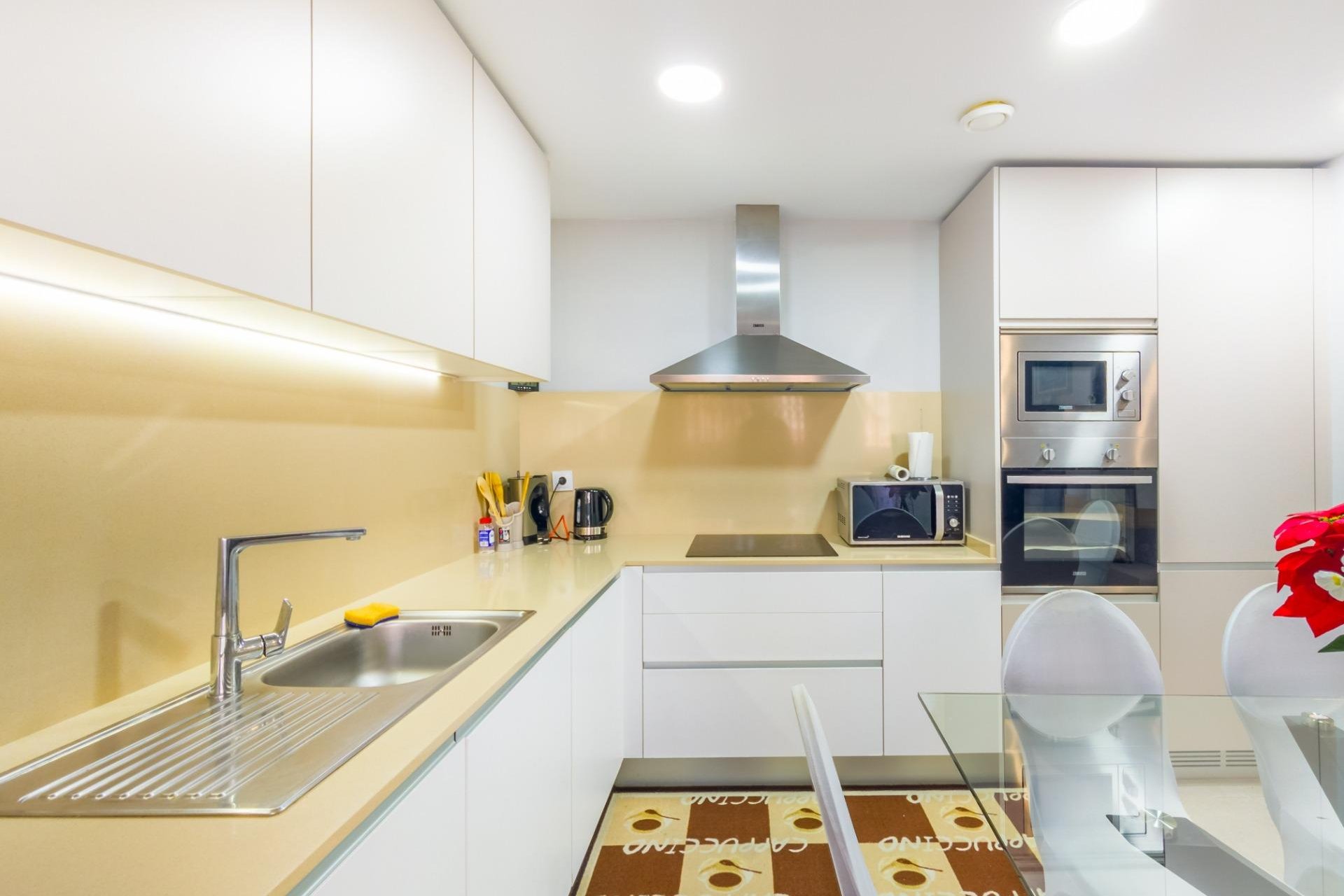 Resale - Apartment / Flat * - Torrevieja *