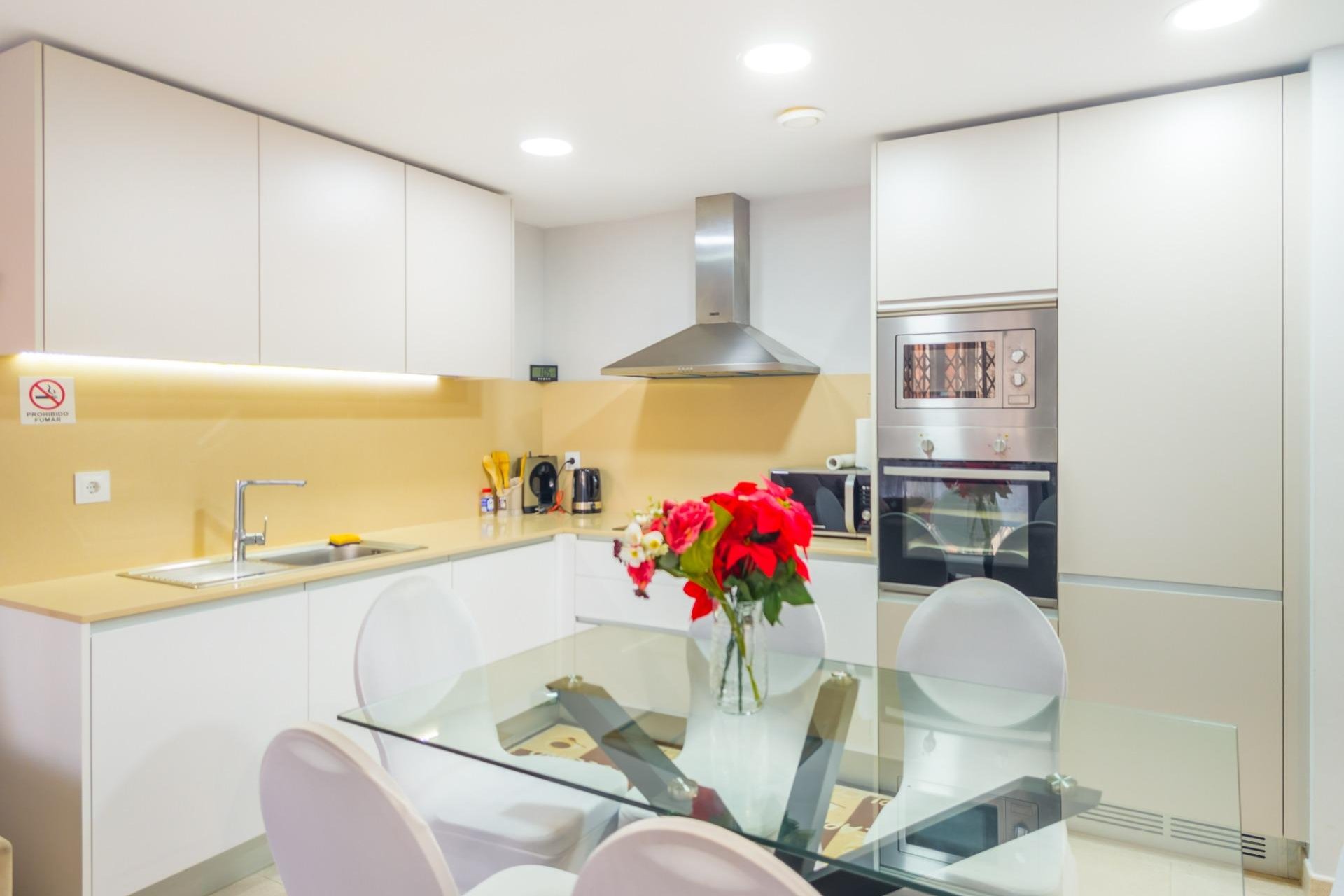 Resale - Apartment / Flat * - Torrevieja *