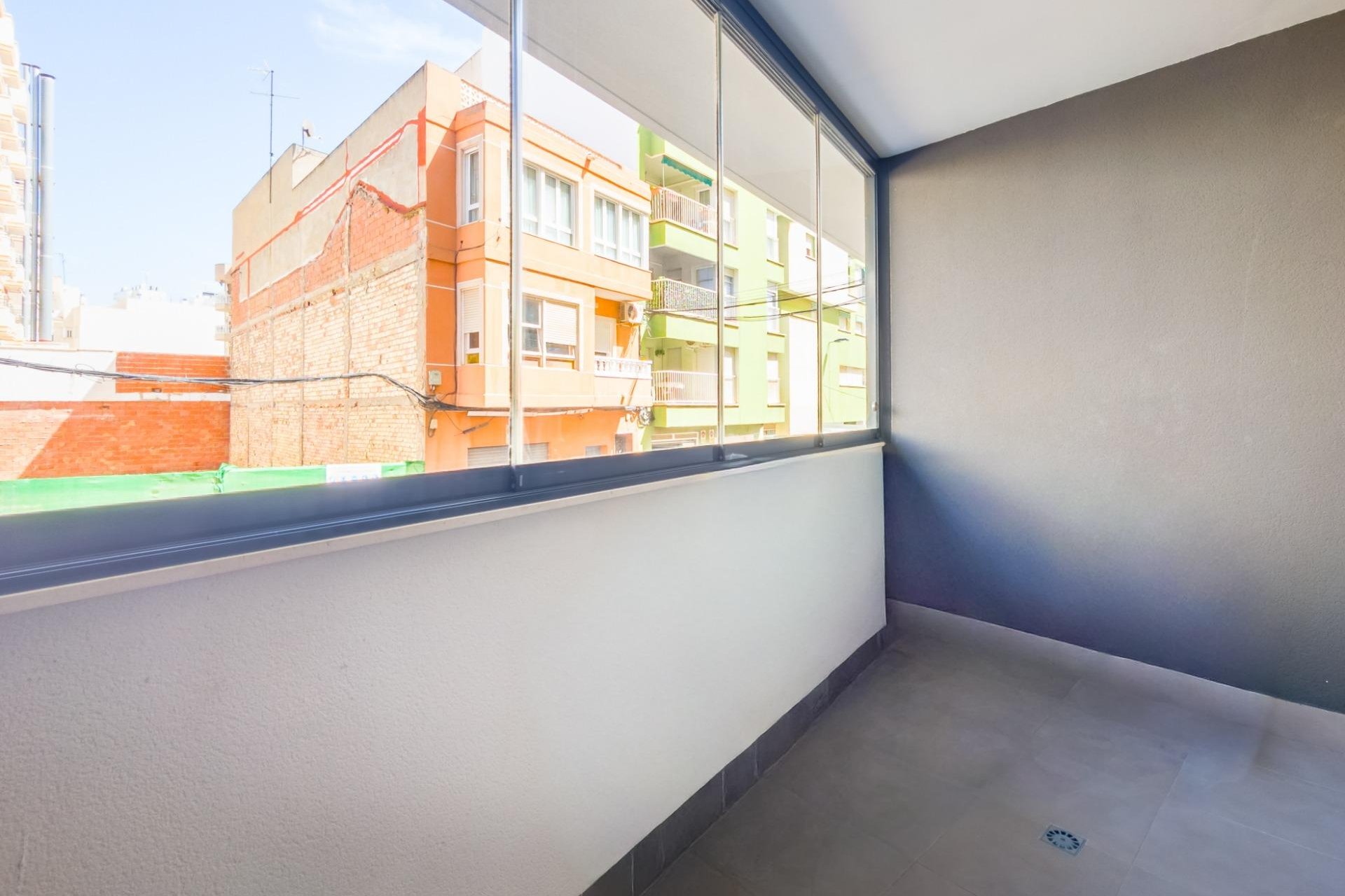 Resale - Apartment / Flat * - Torrevieja *