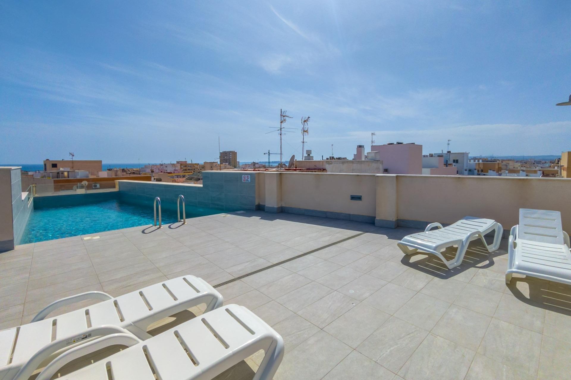 Resale - Apartment / Flat * - Torrevieja *