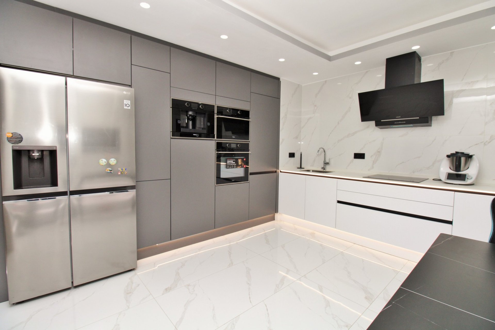 Resale - Apartment / Flat * - Torrevieja *