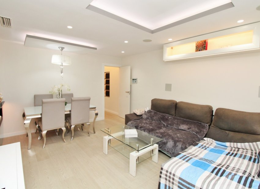 Resale - Apartment / Flat * - Torrevieja *