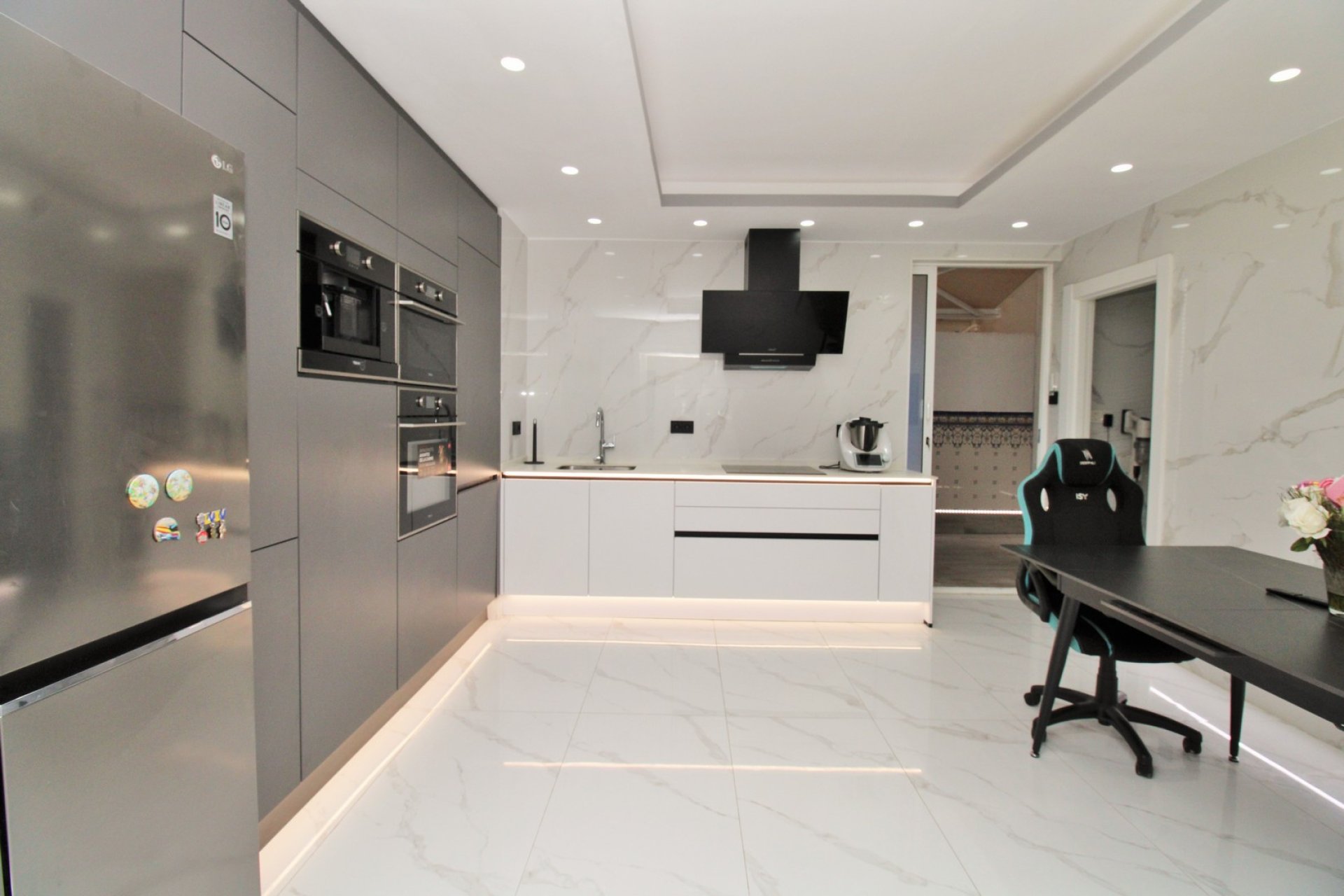 Resale - Apartment / Flat * - Torrevieja *