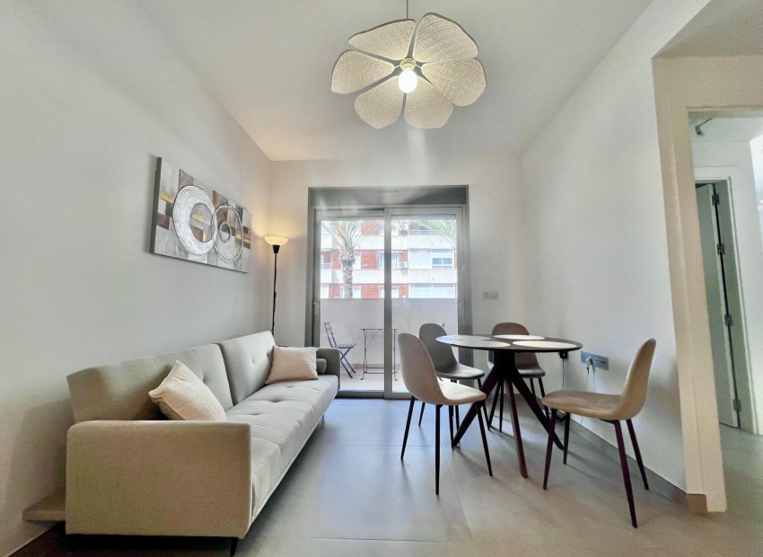 Resale - Apartment / Flat * - Torrevieja *