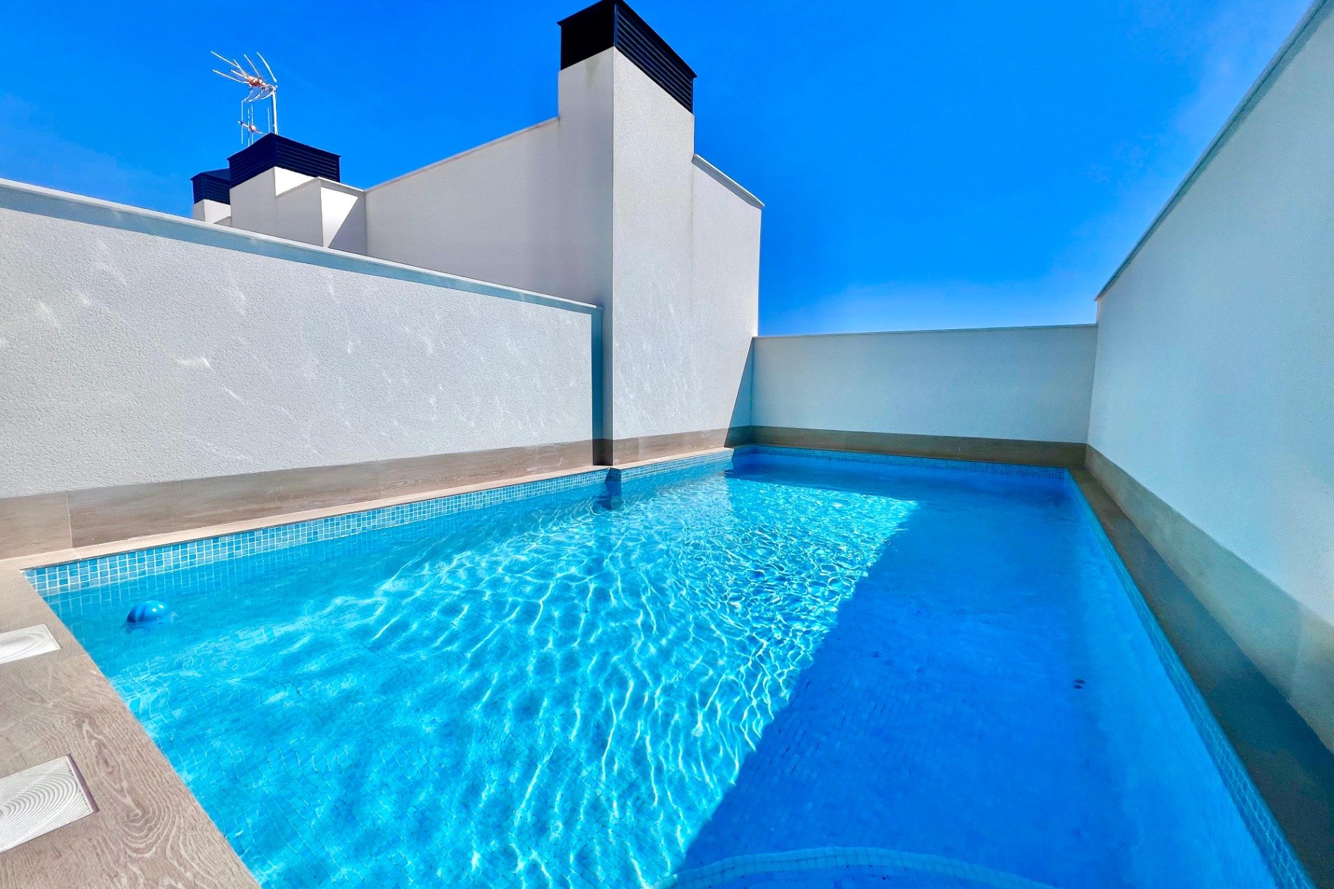 Resale - Apartment / Flat * - Torrevieja *